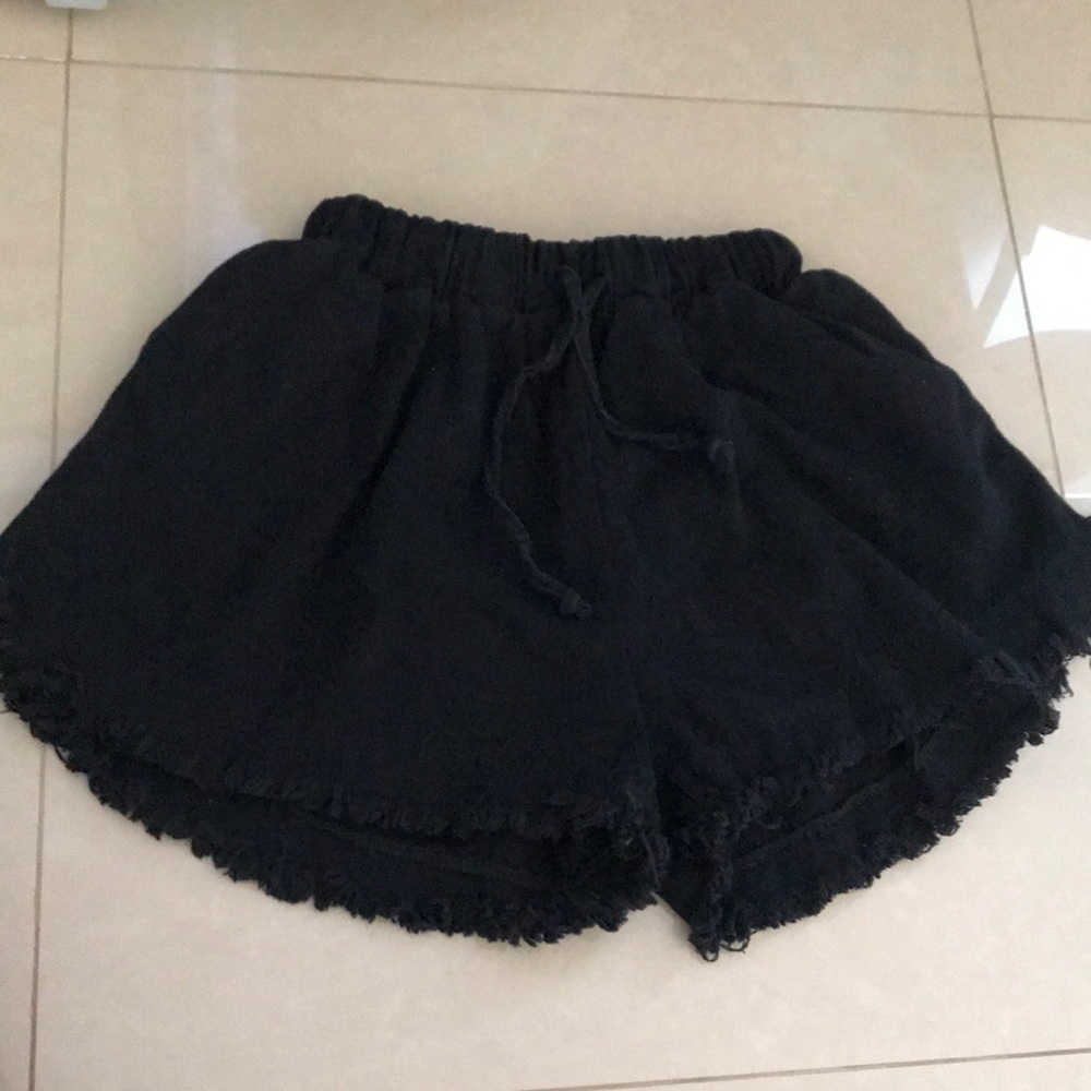Black frayed denim shorts